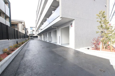 建物一階部分に駐車場あり※空き状況等要確認