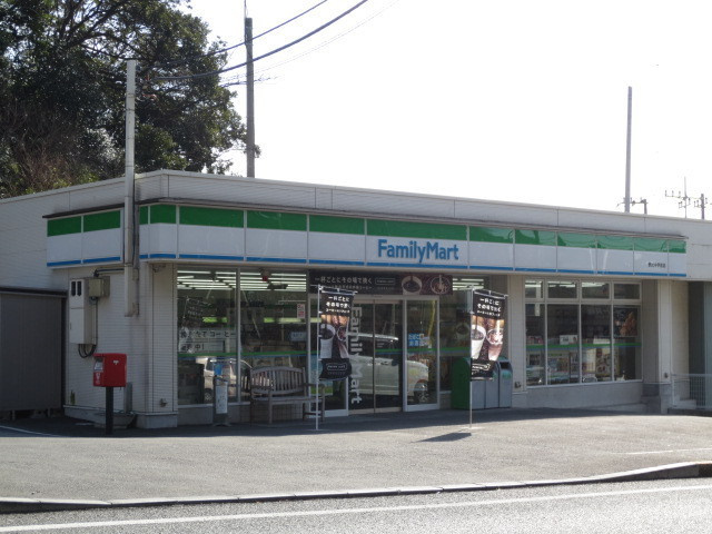 ファミリーマート野比中学前店まで1000ｍ