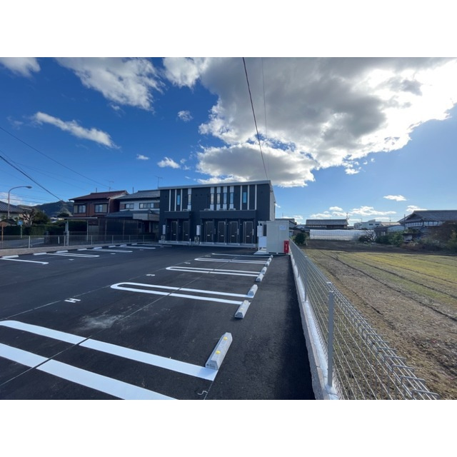岐阜市鷺山のアパートの駐車場