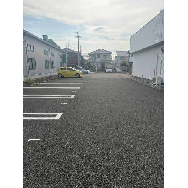 岐阜市正木中３丁目の店舗事務所の駐車場
