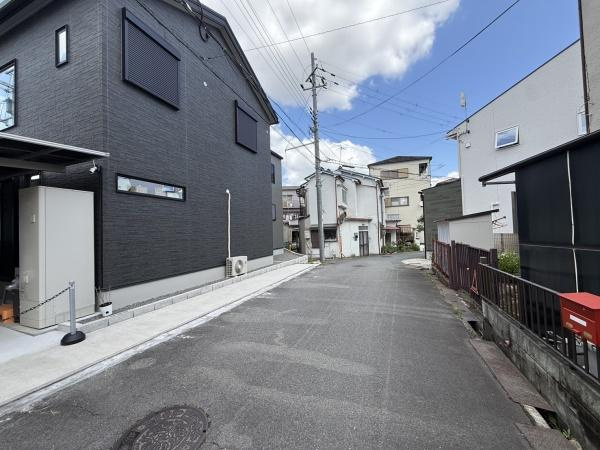 【前面道路含む現地写真】