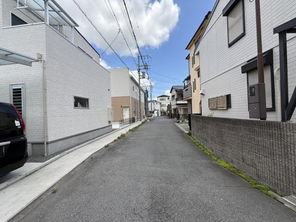 【前面道路含む現地写真】
