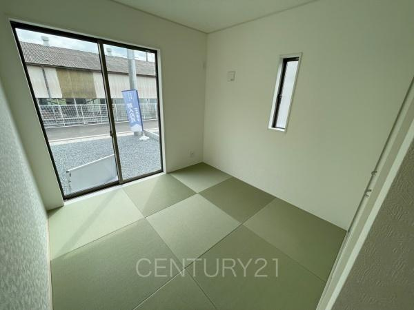 CRADLE GARDEN高崎市吉井町吉井川２号棟の和室|寝室、客間としても利用し易いリビングと独立の和室。