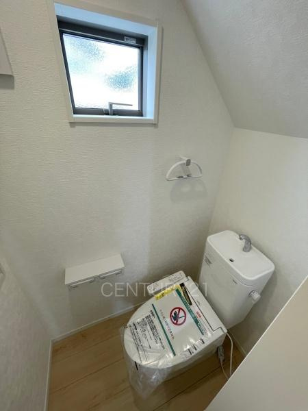 CRADLE GARDEN高崎市吉井町吉井川２号棟のトイレ|１階トレイです。
温水シャワー洗浄機能付きです。