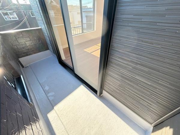 【バルコニー】 | 草加市青柳6丁目戸建 | 日当たりの良いバルコニーです♪
