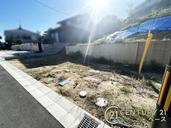 生駒郡斑鳩町龍田西３丁目の売地の前面道路含む現地写真|■現地撮影写真■スーパーなど商業施設が徒歩圏内に近接しています。