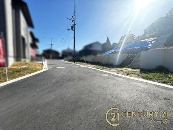 生駒郡斑鳩町龍田西３丁目の売地の前面道路含む現地写真|■現地撮影写真■広々とした開放感ある前面道路です！