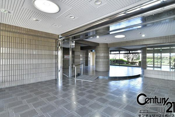 ネオハイツ桜井Ａ棟のエントランス|■現地撮影写真■広々開放感溢れる現地エントランスです！