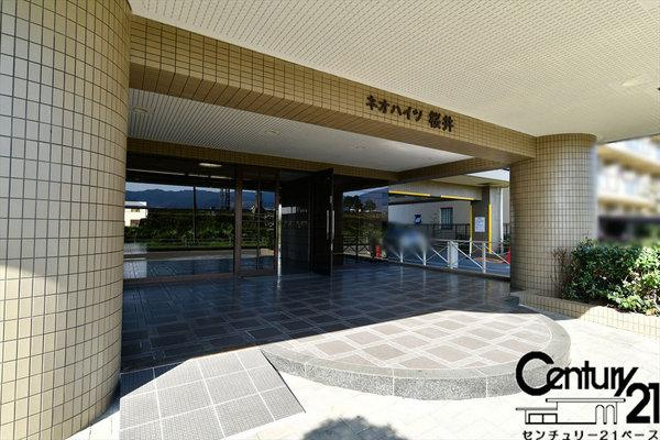 ネオハイツ桜井Ａ棟のエントランス|■現地撮影写真■マンション正面出入口です！