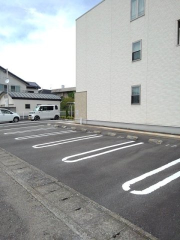 サンリットメゾンの駐車場