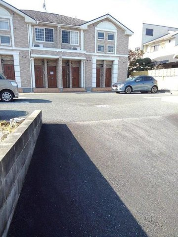 ラ・ルーチェの駐車場