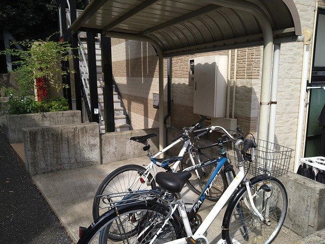 レオパレス千年のその他|駐輪場　原付＆自転車のみ駐輪可能