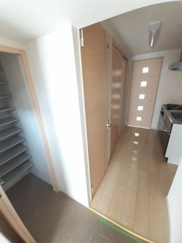 プラステ東島田の玄関