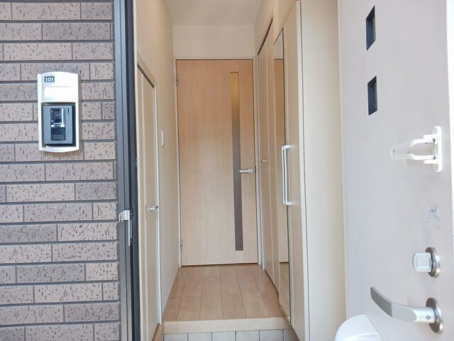 エムセレーノＢの玄関