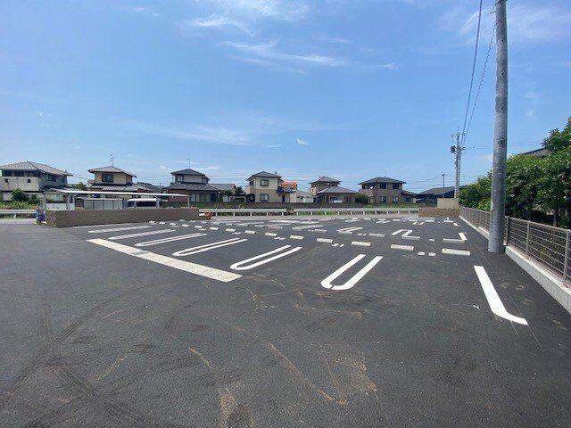 エレガンシアⅠの駐車場