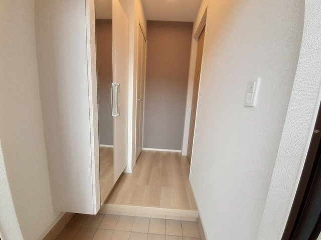 ロータス川宮１の玄関