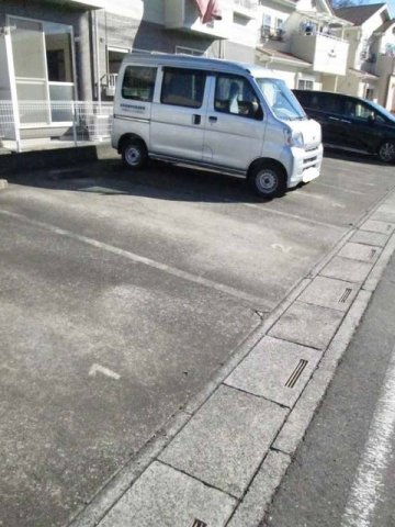 エルディム峯パートⅡの駐車場
