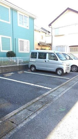 クレカトールの駐車場
