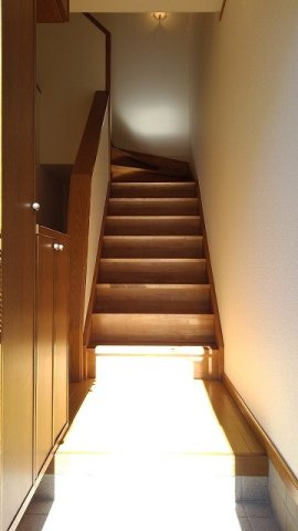 クレカトールの玄関
