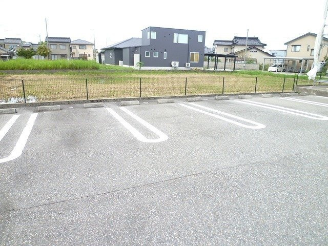 ローレルＮＳⅠの駐車場