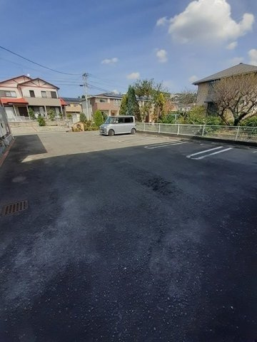 ラピスブレイブの駐車場