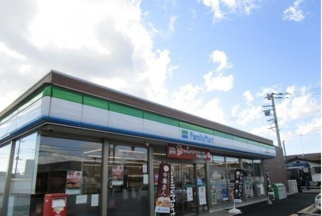 グラースＳＡＭ　Ⅰの周辺|ファミリーマート足崎店まで820m