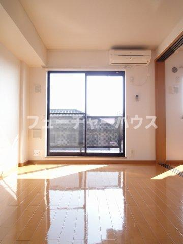メゾン見川の居間・リビング