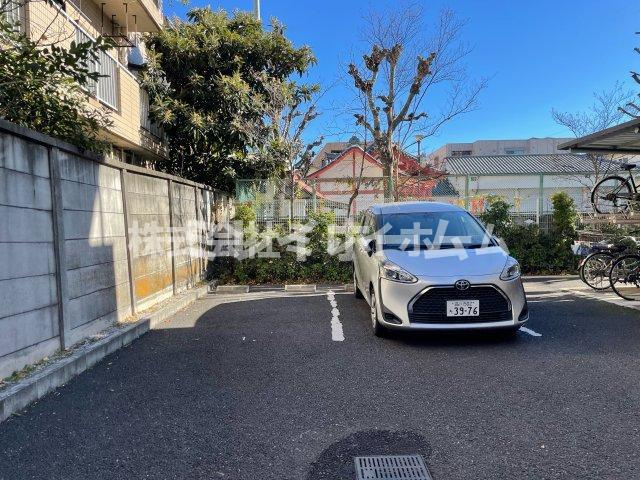 MAXの駐車場