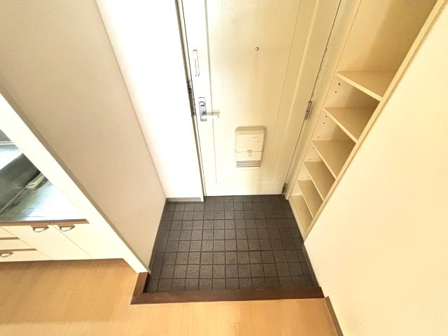 芝池マンションの玄関