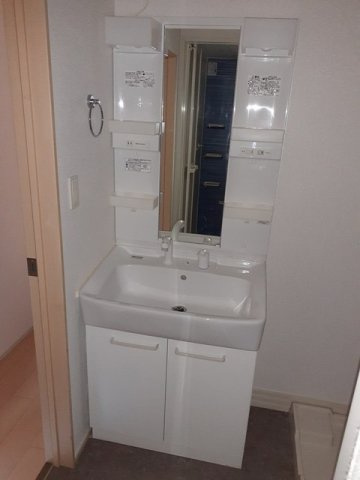 ゼファー　東棟の洗面所|広い洗面スペース