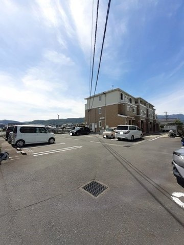 アンジェリークガーデンの駐車場|駐車場があるので、車を買う予定の方も安心です