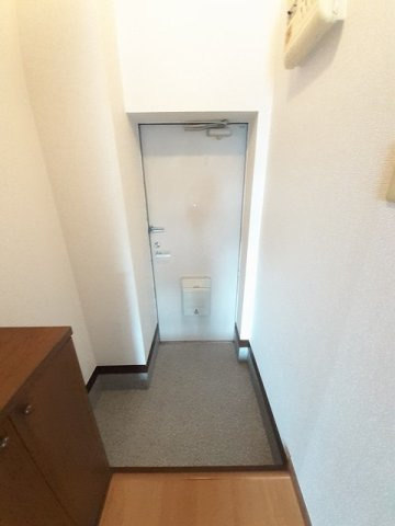 リバ－サイドコ－トの玄関|落ち着いた玄関です