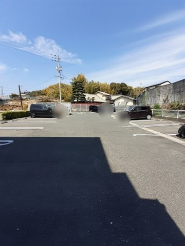 マ－ヴェラスＣの駐車場|駐車場があります