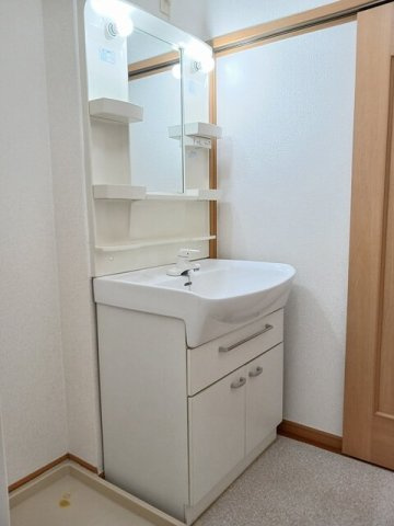 パラッツォリーノ　ヴィオラＢの洗面所|忙しい朝には欠かせない洗面所です