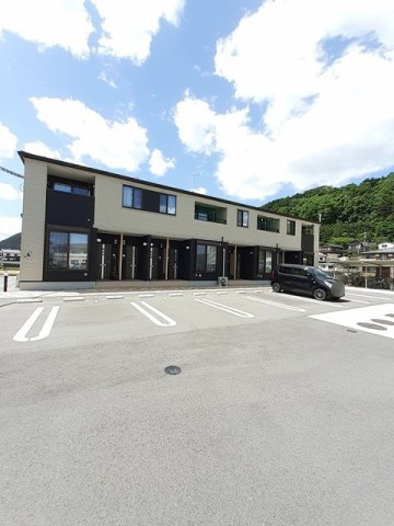 クローバーティアラ　Ａの駐車場|駐車場があるので、車を買う予定の方も安心です