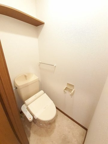 パインビレッジＤのトイレ|ゆったりとした空間のトイレです