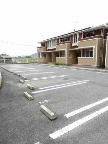 フォレスト　光　Ⅱの駐車場|駐車場完備です