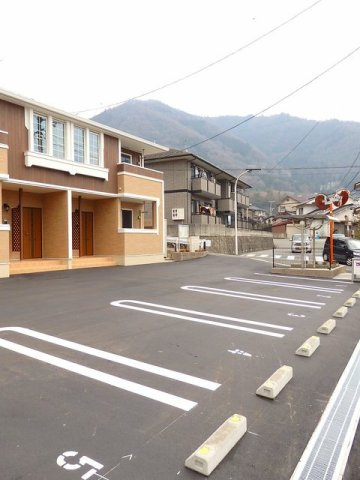 エストフォンテーヌⅡの駐車場|駐車場に車を止められます