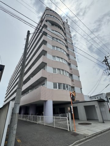 想定年間賃料　93.6万　想定利回り　6.24％　RCの外観