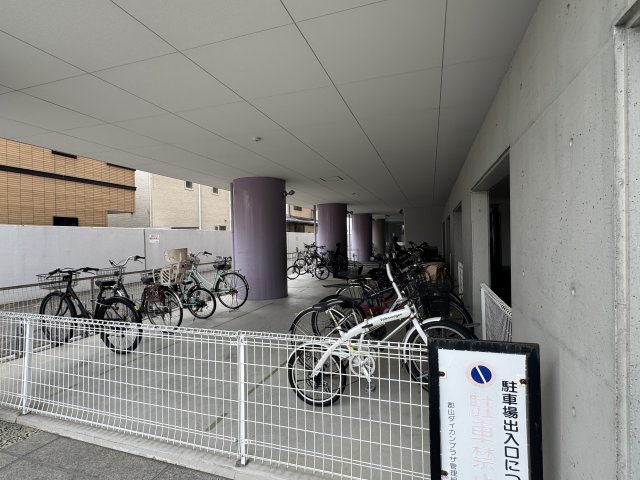想定年間賃料　93.6万　想定利回り　6.24％　RCの駐輪場