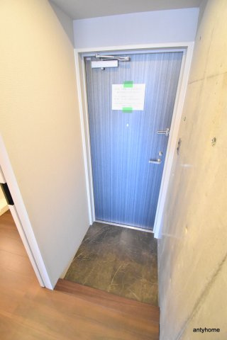 アクアスイート南森町　仲介手数料無料の玄関
