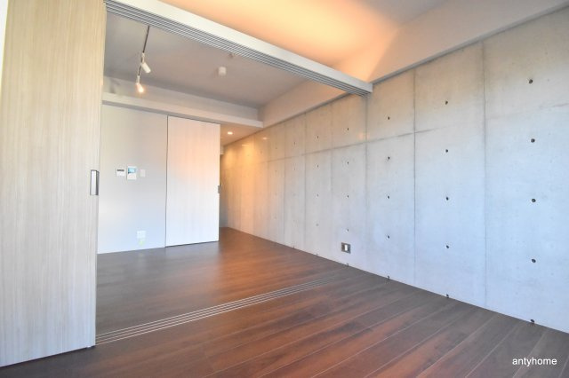 アクアスイート南森町　仲介手数料無料の居間・リビング