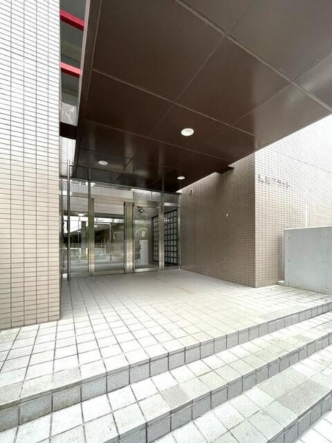 瀬田フラットのエントランス