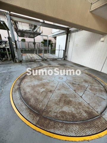 レジディア恵比寿南の駐車場
