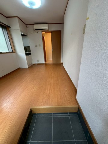 本山北町ハイツの玄関