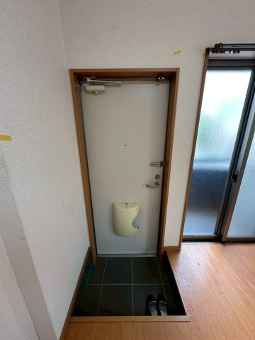 本山北町ハイツの玄関