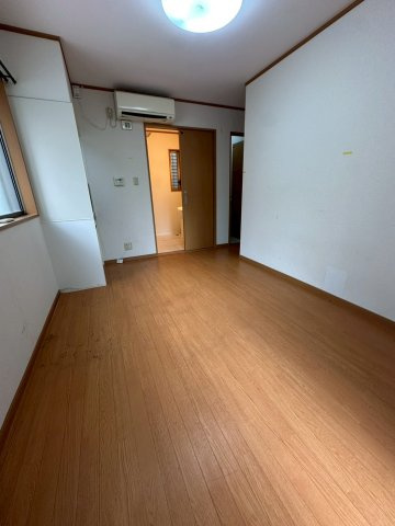本山北町ハイツの居間・リビング
