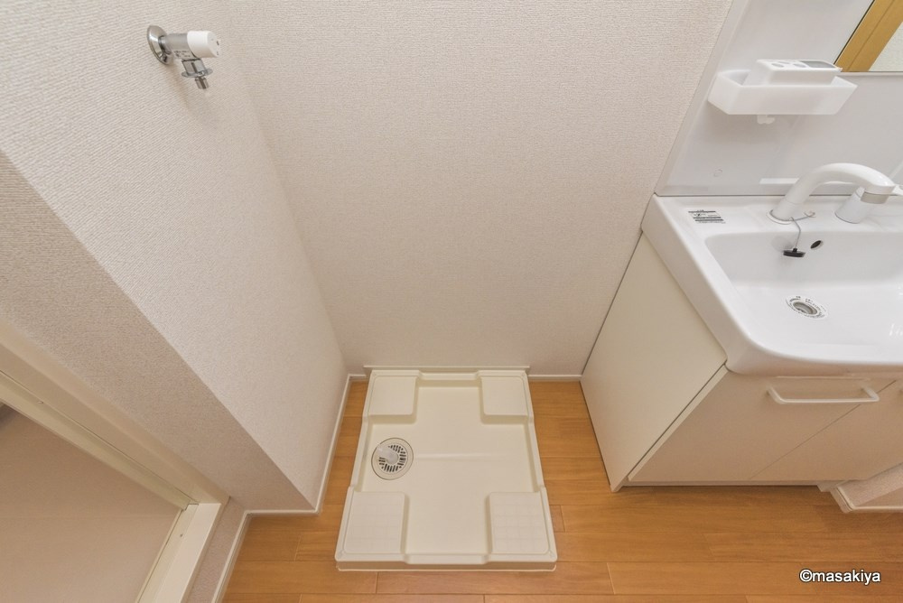 グラース聖徳の洗面所|室内洗濯機置き場
