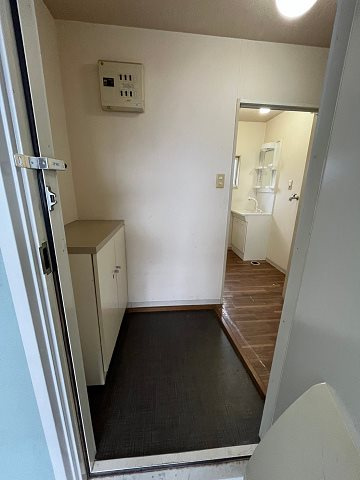 ファミールハイツの玄関