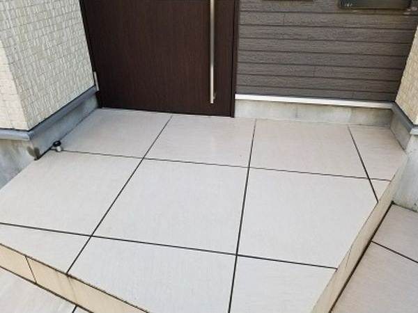 Grandtic栄生のエントランス